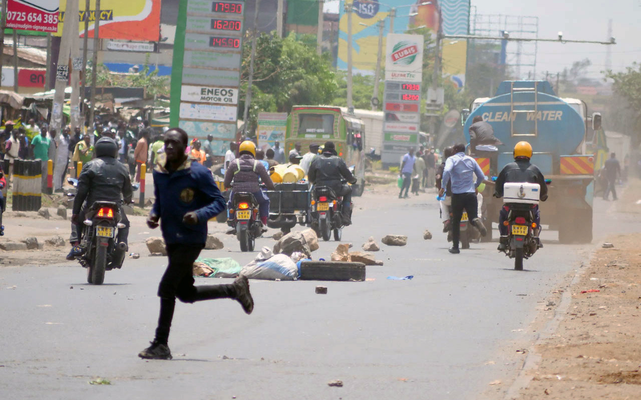 Chaos, roadblocks and confusion along Ricana and City Stadium area as innocent Kenyans scatter for safety.